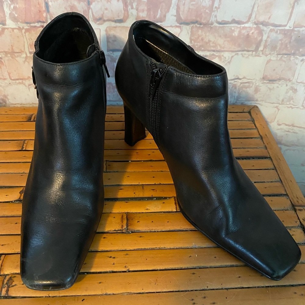 Bandolino Black Leather Ankle Booties with Side Zipper